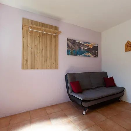 Bright Flat Close To The Area 아파트 피센도르프