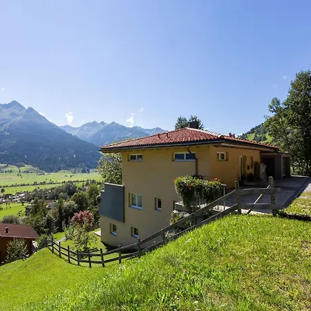 Apartman Bright Flat Close To The Area